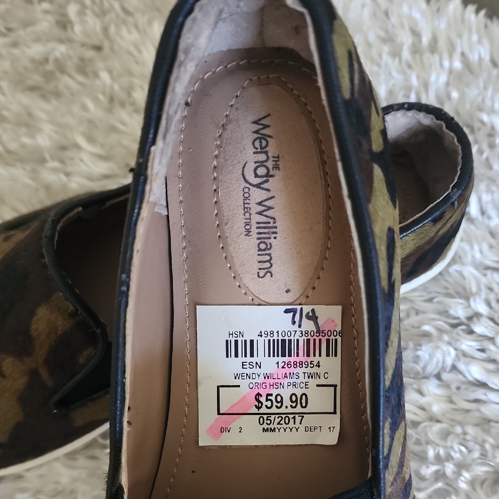 Green and Brown Flats with Comfort Features